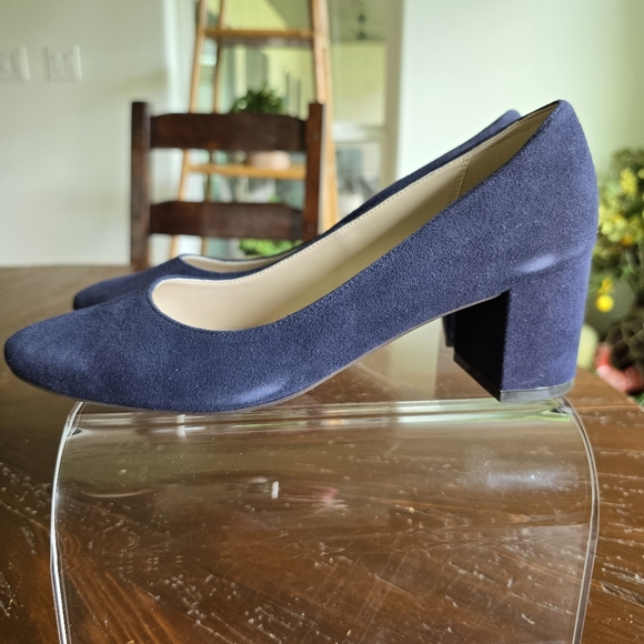 EUC Cole Haan Navy Suede Heels 6.5 - Picture 6 of 12